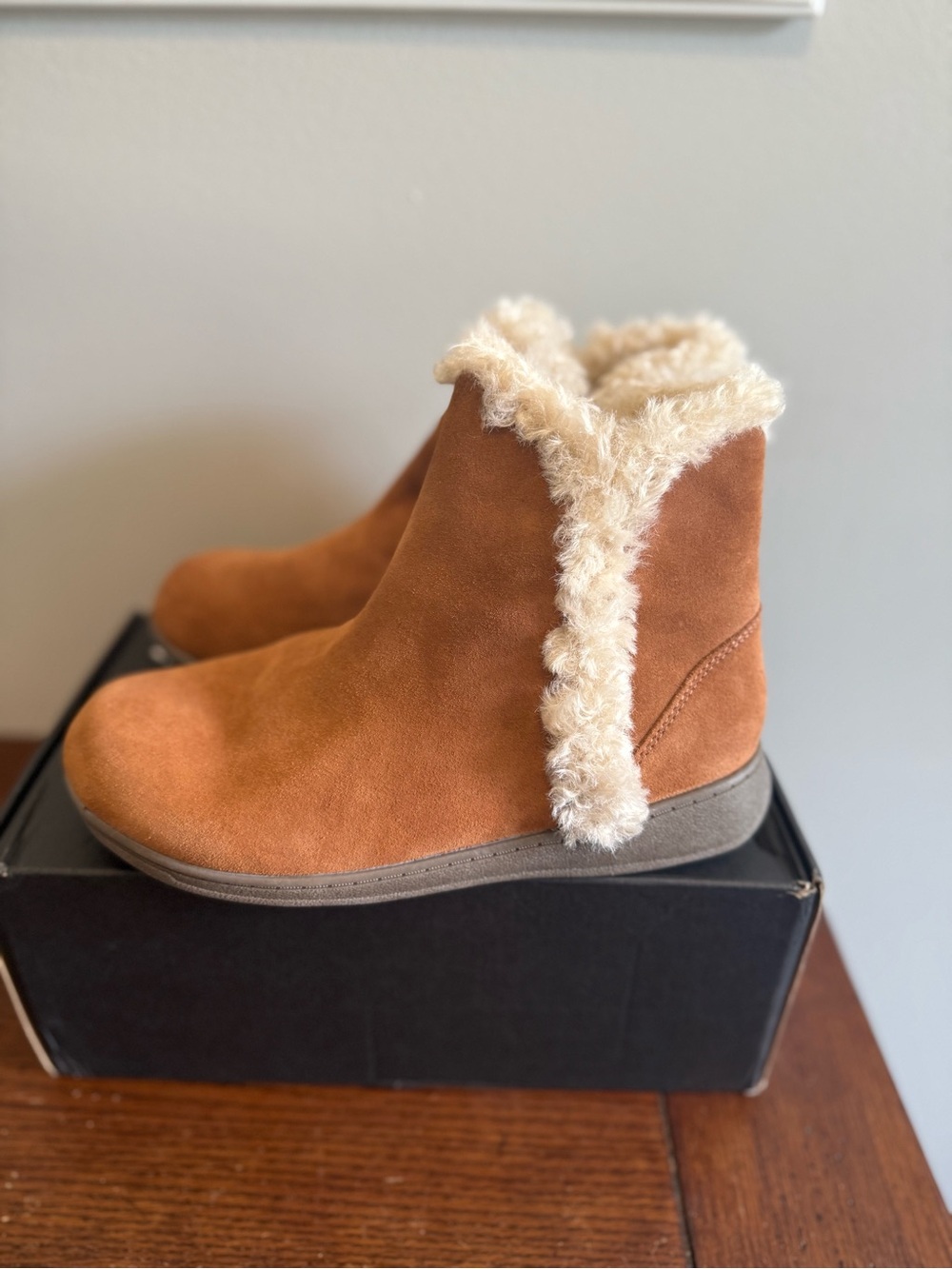Vionic‎ unwind Faux-Shearling Ankle Boots in Brown NEW